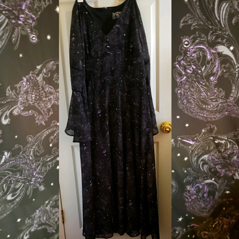 Long dress with stars and skeleton mermaids
